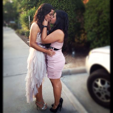 thick lesbians kissing